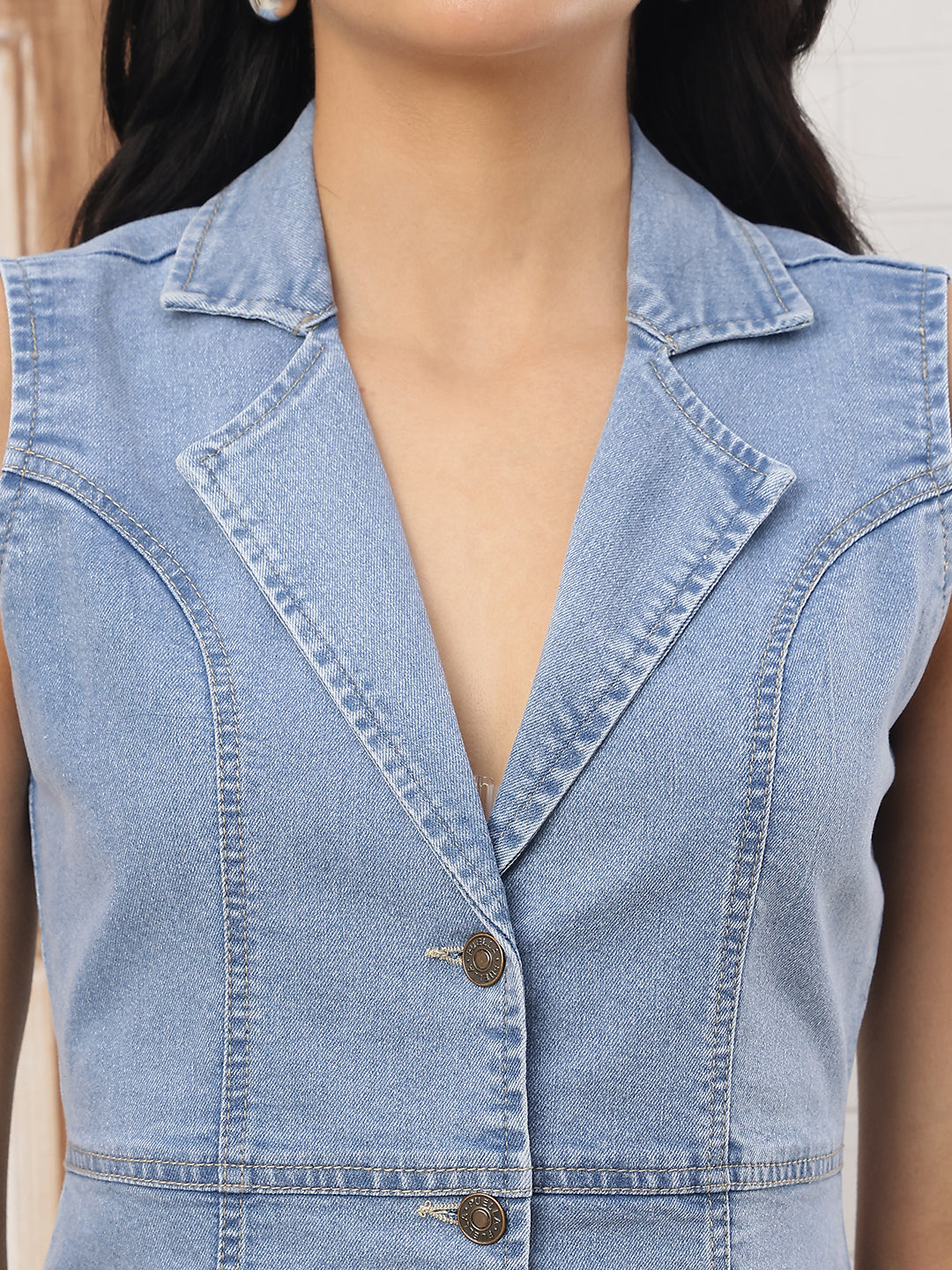 Women's Light Wash Sleeveless Denim Dress – Chic Notch Collar Button-Down Denim Mini Dress