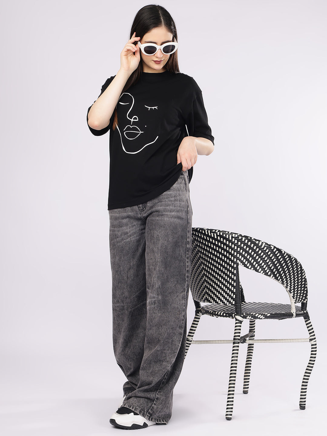 Dozer Artistic Face Line Art Black Oversized T-Shirt